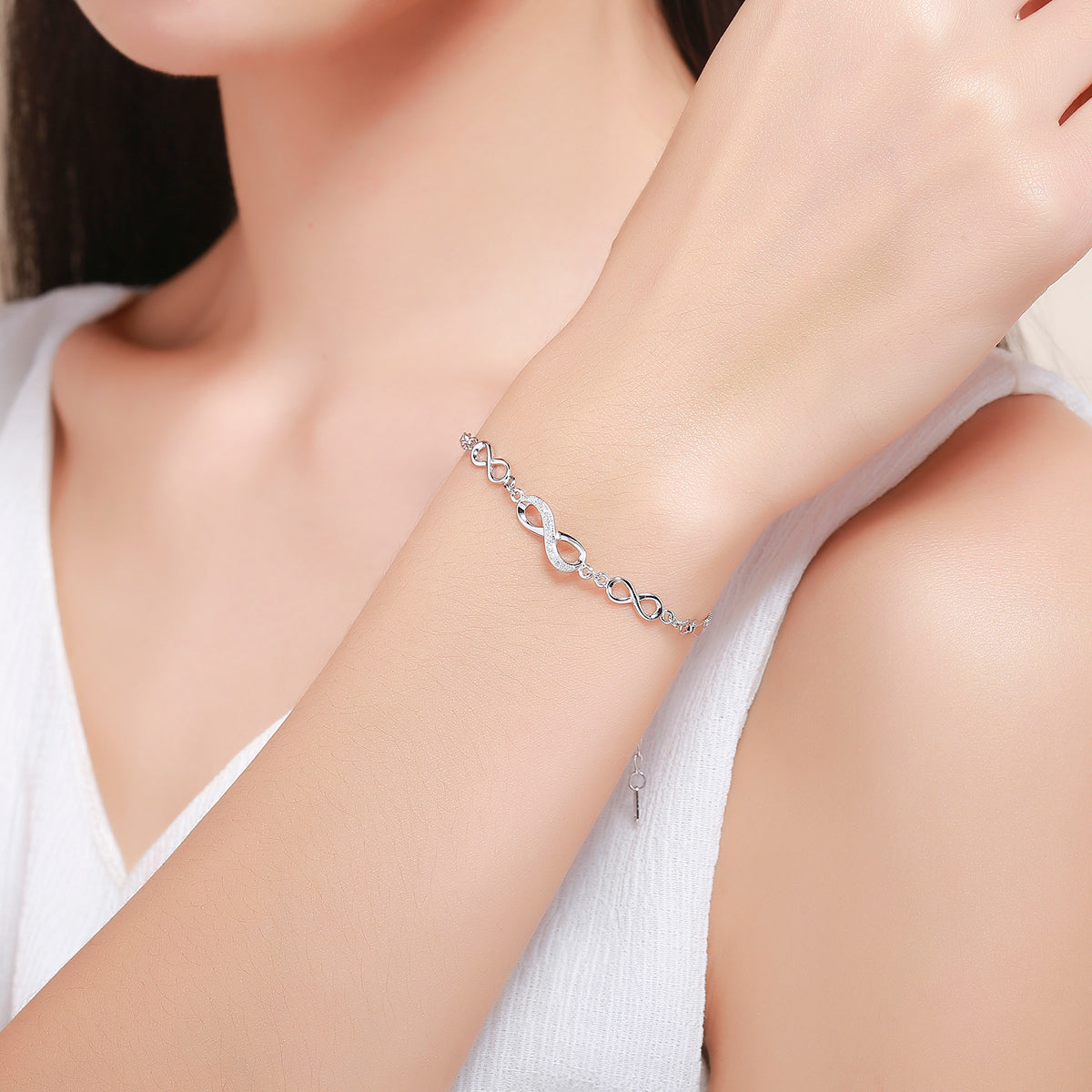 S925 sterling silver fashionable temperament bracelet, fashionable infinite symbol