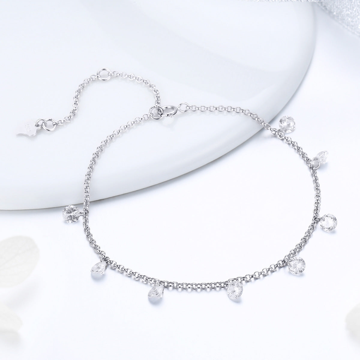 Simple and fashionable S925 sterling silver personalized diamond studded bracelet