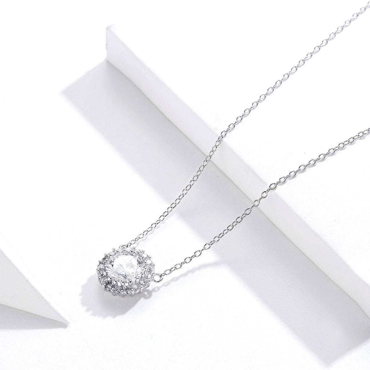 Fashionable zircon necklace plated with platinum and pure silver S925